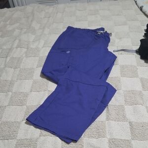 X Large Wonder Winks Purple 2 Piece Scrub Set. See Small Mark On Pants.